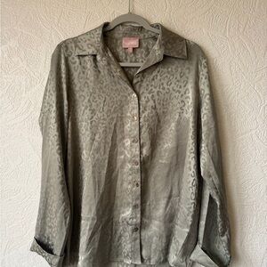 Show me your mumu green leopard cheetah silky polyester shirt small